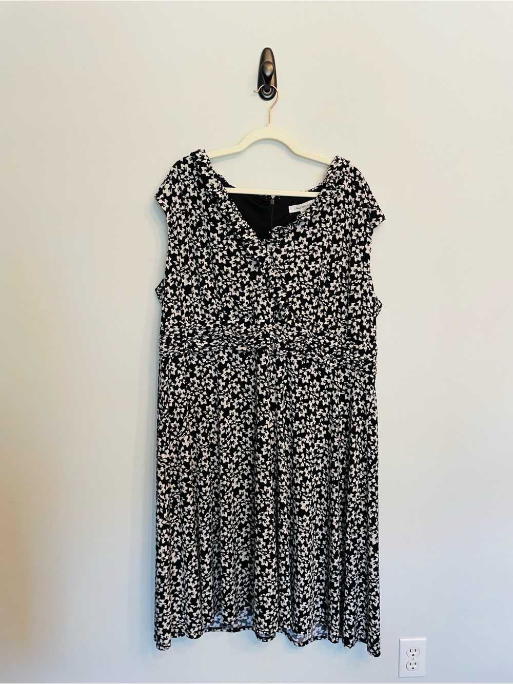 Women's Black and White Floral Midi Dress - Picture 2 of 11